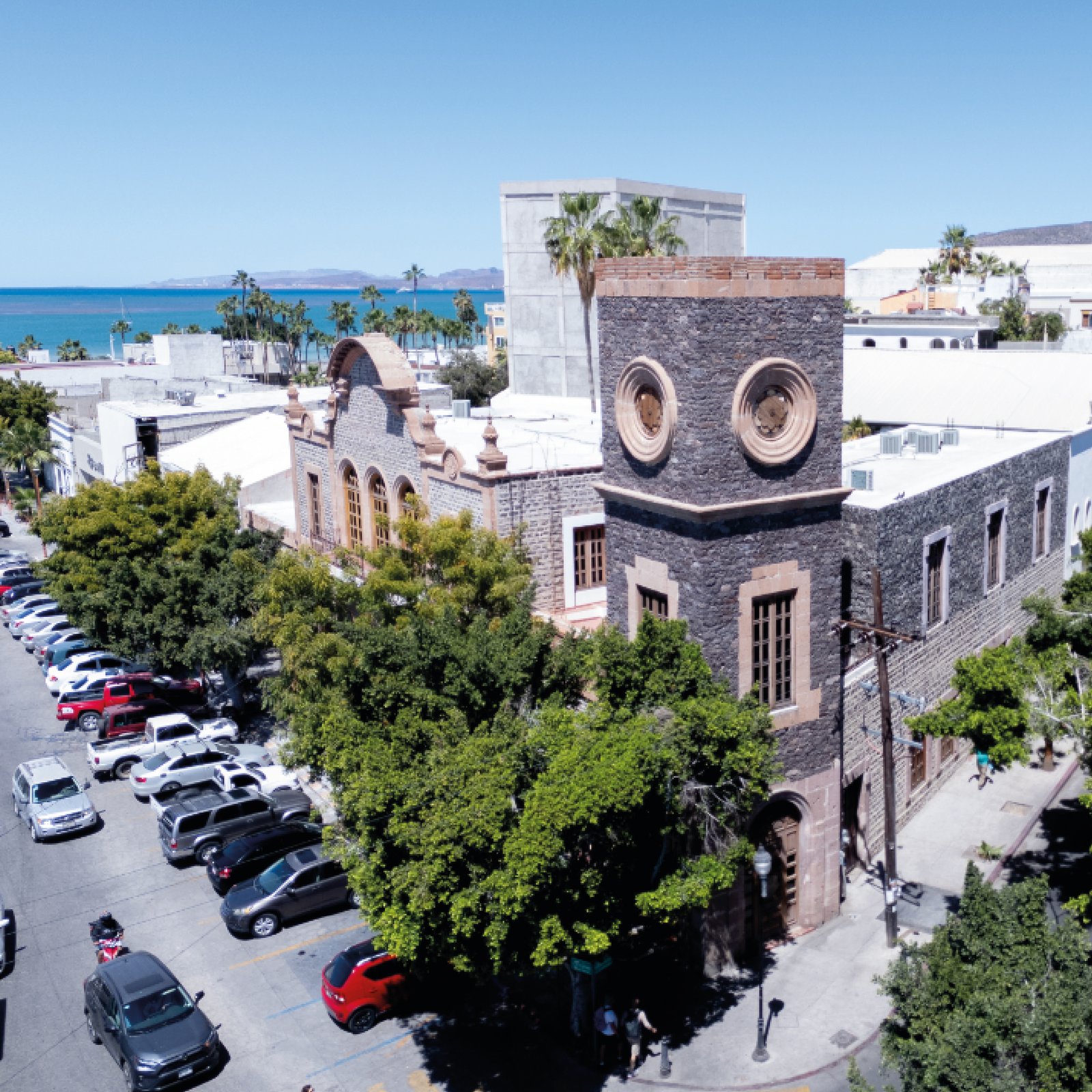 13 – CENTRO CULTURAL LA PAZ